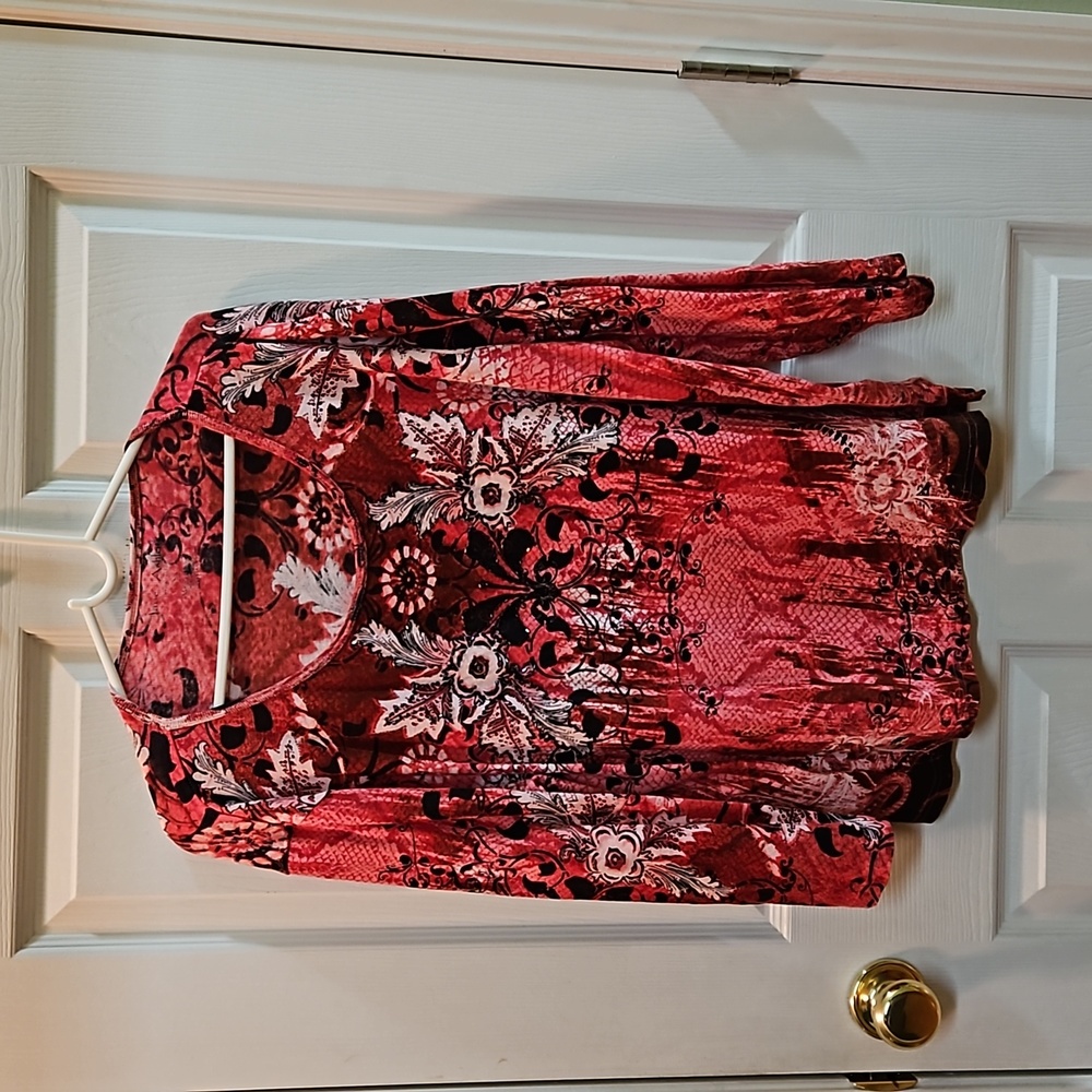 "HOST PICK"  Women's  Plus Size 3X  Red, Black & White Top